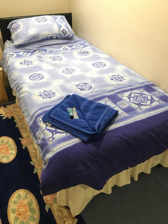Duke Of Edinburgh Hotel Суиндън Екстериор снимка