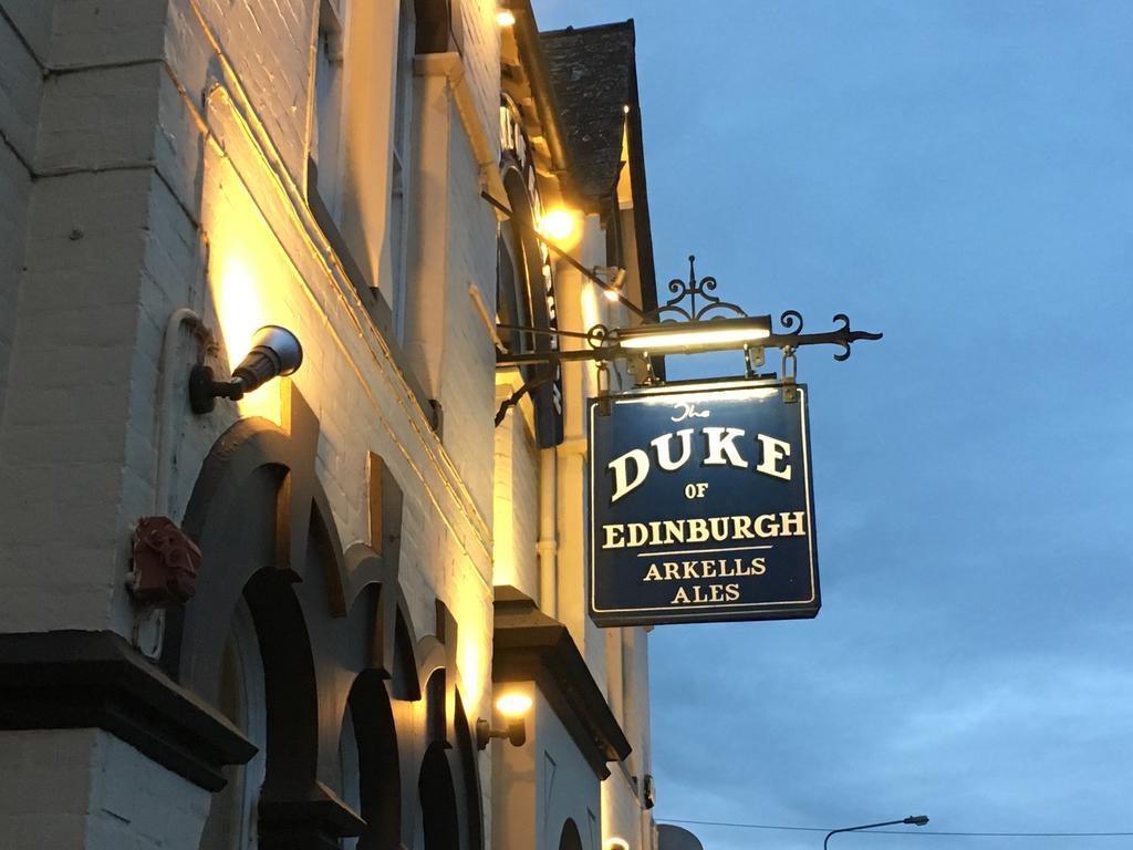 Duke Of Edinburgh Hotel Суиндън Екстериор снимка